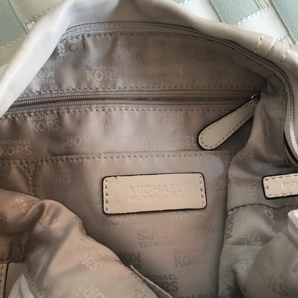 cream Michael Kors hobo shoulder bag 🤍 - Picture 4 of 4
